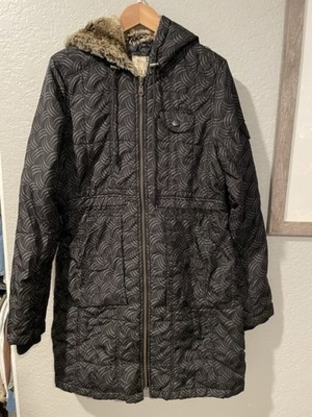 Billabong Women's Black Coat Jacket Size Large Fur-Lined Hood Winter Wear